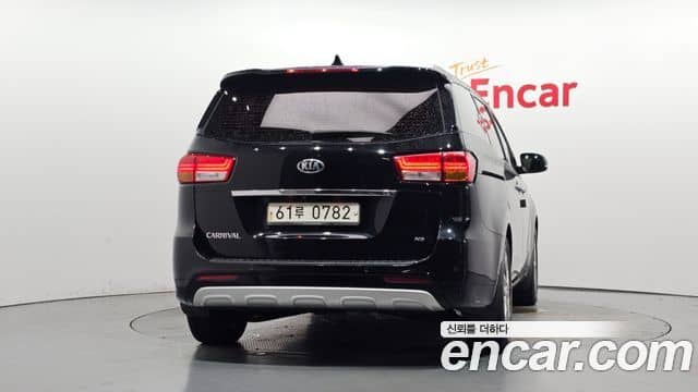 Kia Carnival III