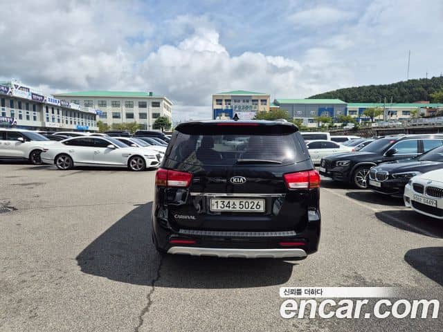 Kia Carnival III