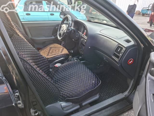 Hyundai Elantra III (XD2) Рестайлинг 1.6 MT