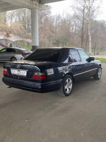 Mercedes-Benz E-Класс I (W124) 200 2.0 AT