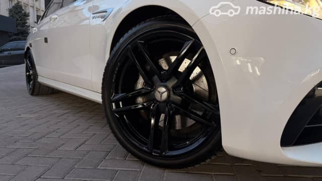 Mercedes-Benz E-Класс AMG V (W213) 63 AMG 4.0 AT 4WD
