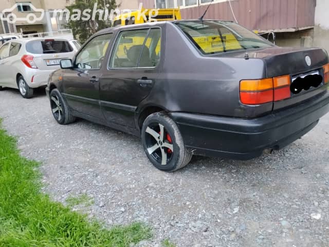 Volkswagen Vento 1.8 MT