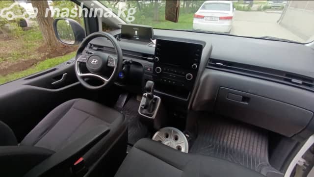 Hyundai Staria 2.2d AT
