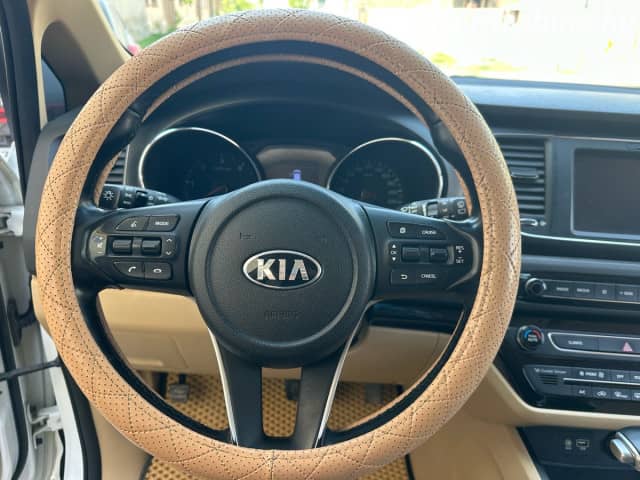 Kia Carnival III 2.2d AT