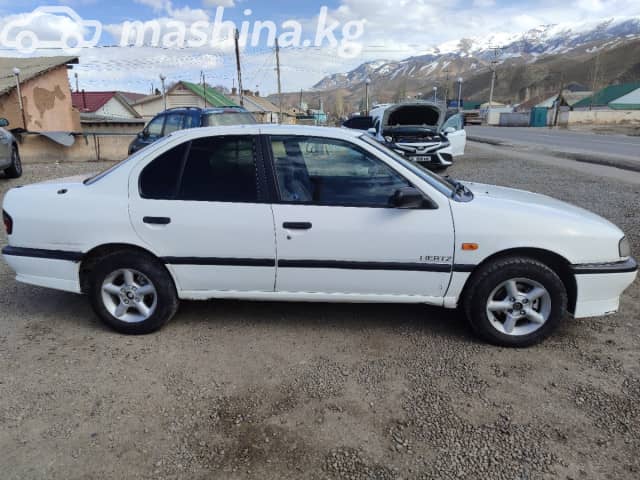 Nissan Primera I (P10) 1.6 MT