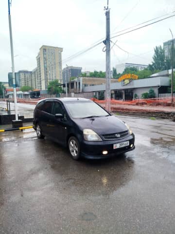 Honda Stream I 1.7 AT