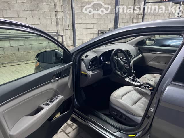 Hyundai Elantra VI (AD) 2.0 AT