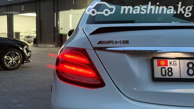 Mercedes-Benz E-Класс AMG V (W213) 63 AMG 4.0 AT 4WD