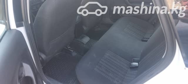 Volkswagen Polo V Рестайлинг 1.6 MT