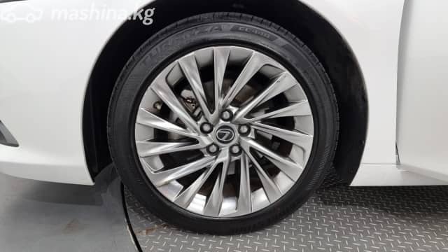 Lexus ES VII Рестайлинг 300h 2.5hyb CVT