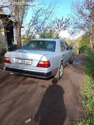 Mercedes-Benz E-Класс I (W124) 220 2.2 MT