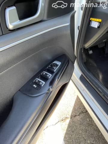 Kia K5 III 2.0 AT