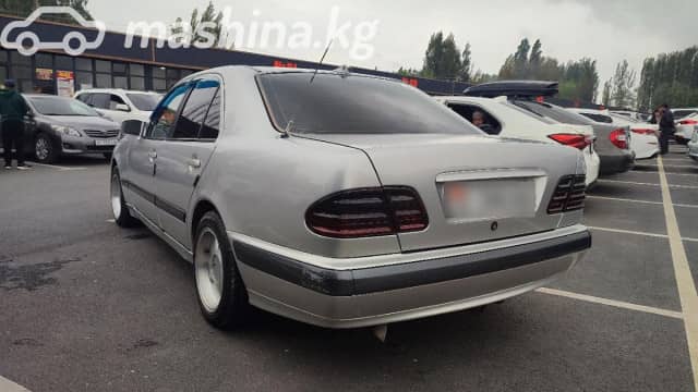 Mercedes-Benz E-Класс II (W210, S210) Рестайлинг 220 2.2d MT