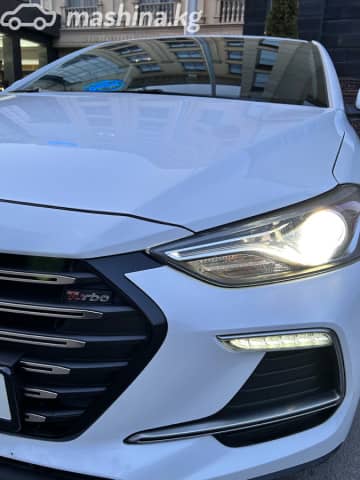 Hyundai Avante VI 1.6 MT