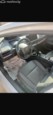 Toyota Prius V (XW60) 2.0hyb AT