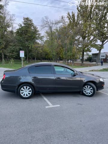 Volkswagen Passat B6 1.6 MT