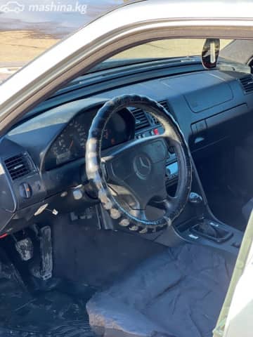 Mercedes-Benz E-Класс I (W124) 220 2.2 MT