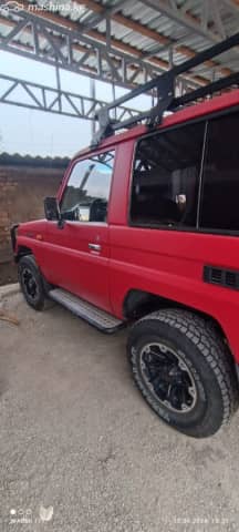 Toyota Land Cruiser Prado 70 Series 2.5d MT 4WD