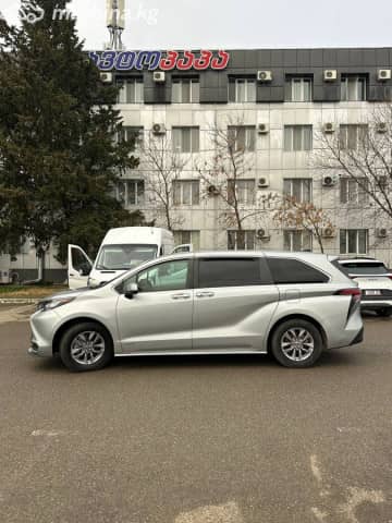 Toyota Sienna IV 2.5hyb AT 4WD