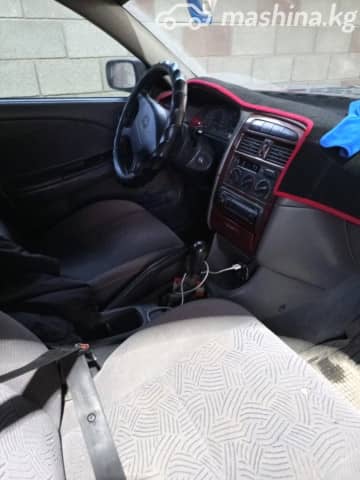 Toyota Avensis I 1.8 MT