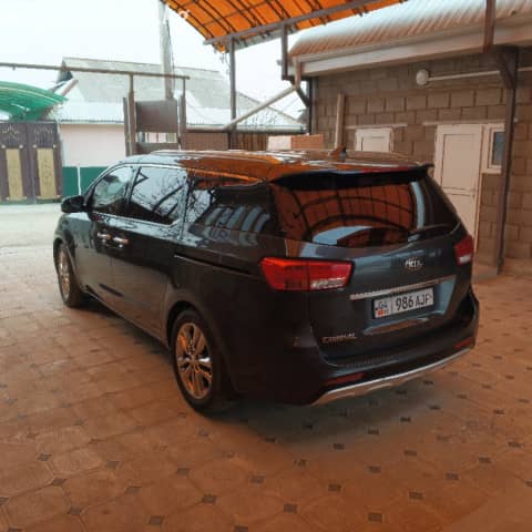 Kia Carnival III 2.2d AT