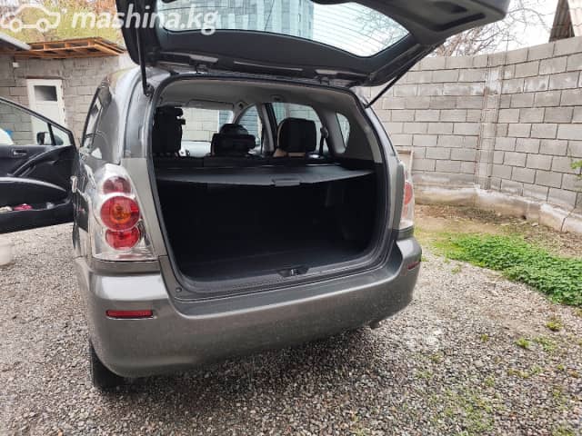 Toyota Corolla Verso I Рестайлинг 1.6 MT