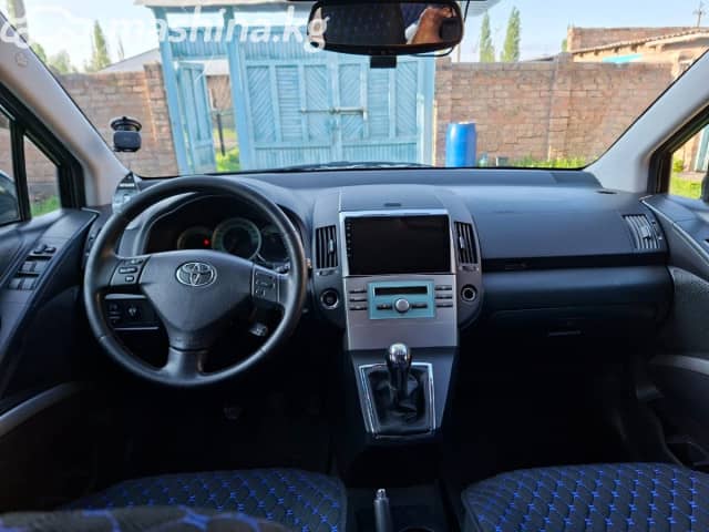 Toyota Corolla Verso I Рестайлинг 2.2d MT