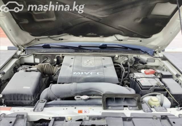 Mitsubishi Pajero IV Рестайлинг 2 3.8 AT 4WD