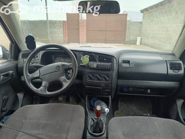 Volkswagen Vento 1.8 MT