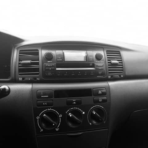 Toyota Corolla IX (E120, E130) Рестайлинг 1.4 MT