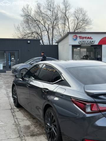 Lexus ES VII Рестайлинг 300h 2.5hyb CVT