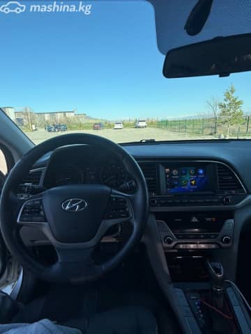 Hyundai Elantra VI (AD) 2.0 AT