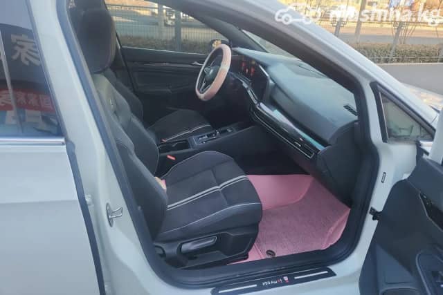 Volkswagen Golf VIII 1.4 AT