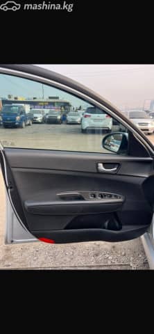 Kia K5 III LPi 2.0 AT