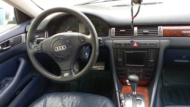 Audi A6 II (C5) 2.5d AT 4WD
