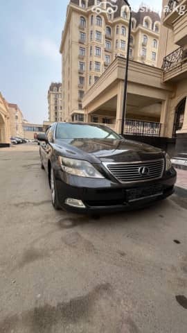 Lexus LS IV 600h L 5.0hyb CVT 4WD