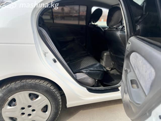 Toyota Avensis I 1.6 MT