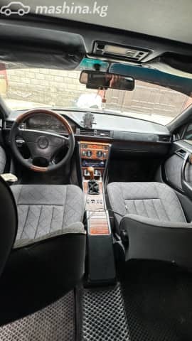 Mercedes-Benz W124 220 2.2 MT