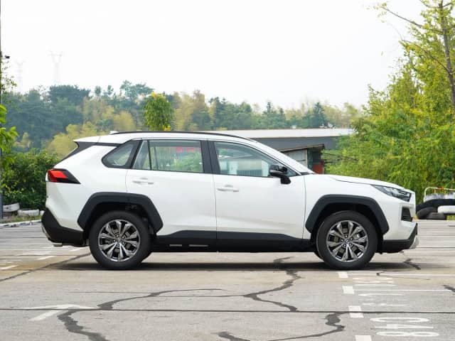 Toyota RAV4 V (XA50) 2.0 MT