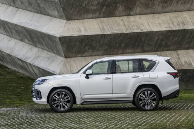 Lexus LX IV 600 3.5 AT 4WD