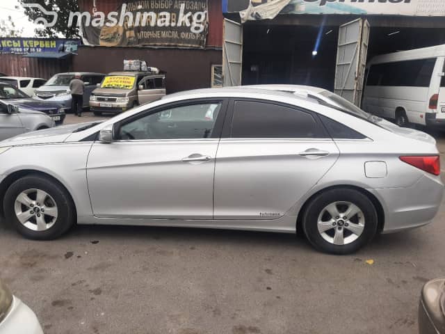 Hyundai Sonata VI (YF) 2.0 AT Газ