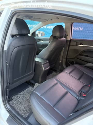 Hyundai Avante VI 1.6 AT