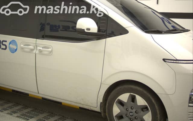 Hyundai Staria 2.2d AT 4WD