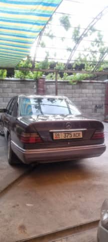 Mercedes-Benz W124 200 2.0 AT