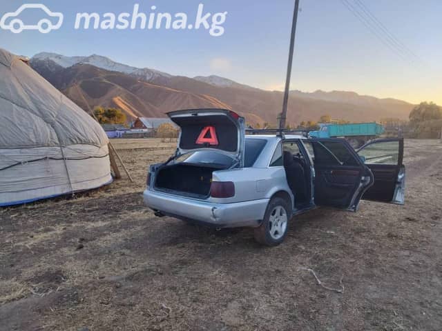 Audi A6 I (C4) 2.6 MT