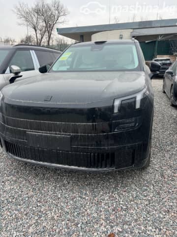 Lynk & Co 900