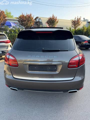 Porsche Cayenne II (958) Turbo 4.8 AT 4WD