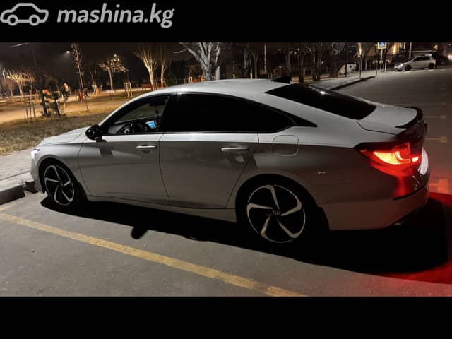 Honda Accord X Рестайлинг 2.0 AT
