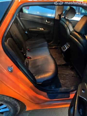Kia K5 II 2.0 AT