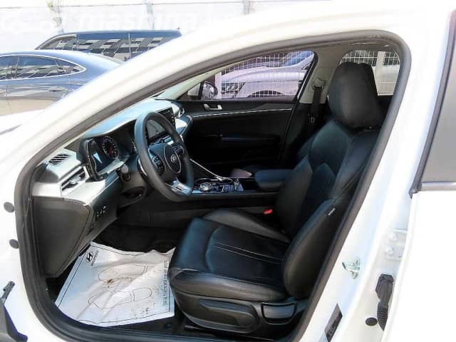 Kia K5 III 2.0hyb AT